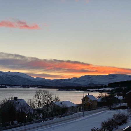 Lyngen, Mackay Appartment, Lyngen Lyngseidet Exterior foto