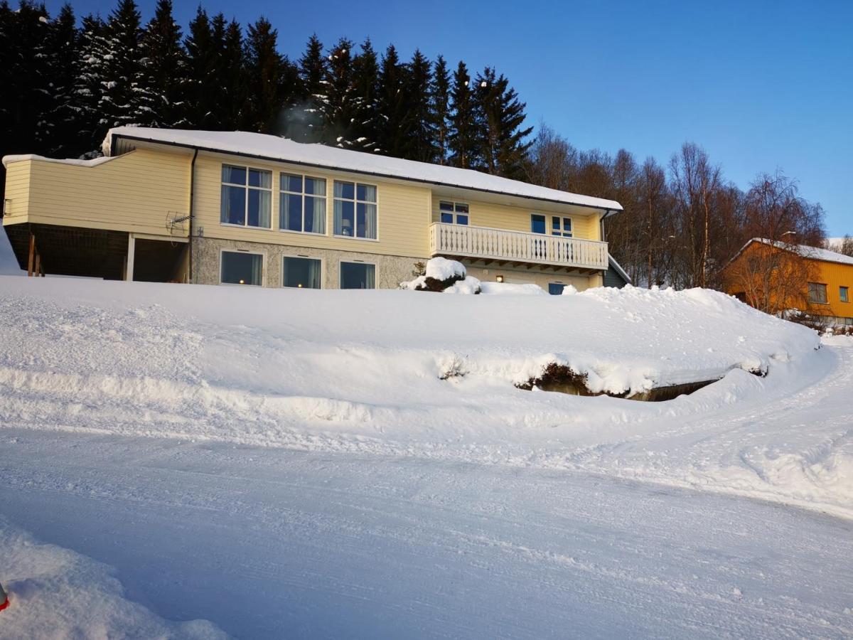 Lyngen, Mackay Appartment, Lyngen Lyngseidet Exterior foto